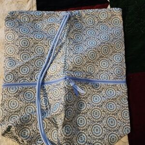 Vera Bradley Blue and Cream Patterned Travel Bag